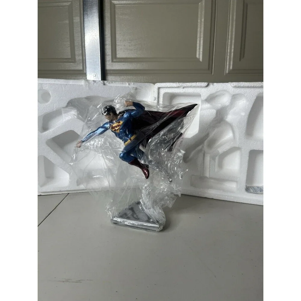 Superman The Man Of Steel Kenneth Rocafort Statue DC Collectibles 1538/5200
